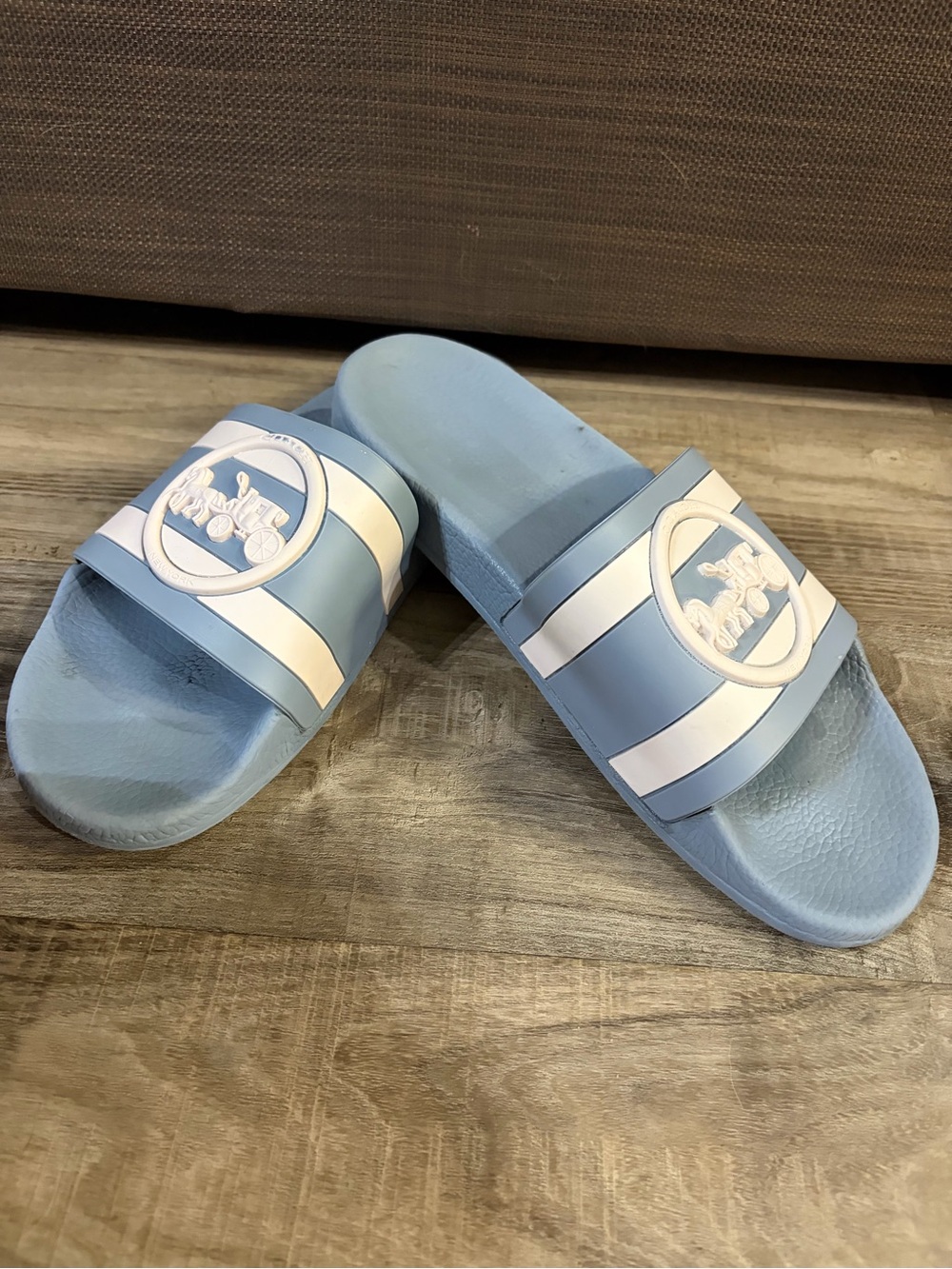 COACH WOMENS ULI HC SPORT SLIDE WITH HORSE AND CARRIGE PRINT